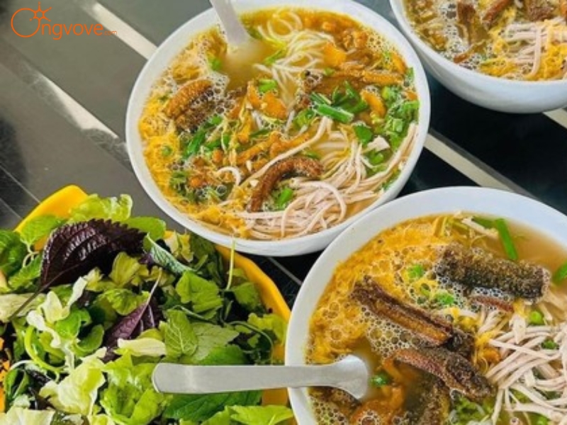 Ẩm Thực Văn Miếu Xích Đằng Hưng Yên: Hương Vị Quê Nhà
