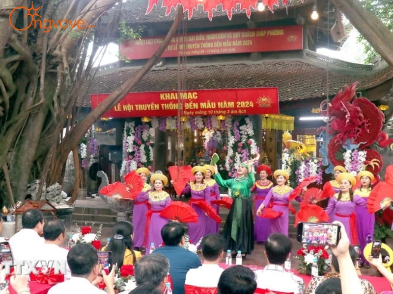 Lễ hội Đền Mẫu Hưng Yên