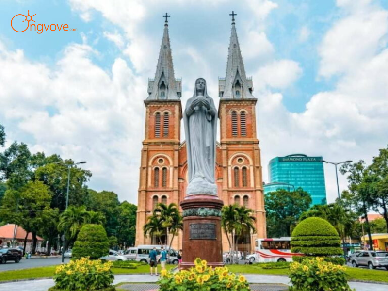 Thuê Hướng Dẫn Viên Đi Nhà Thờ Đức Bà Sài Gòn TPHCM