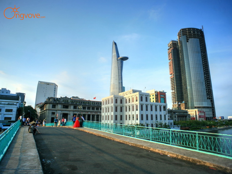 Quy Trình Thuê Hướng Dẫn Viên Cầu Mống Tại Ong Vò Vẽ Travel