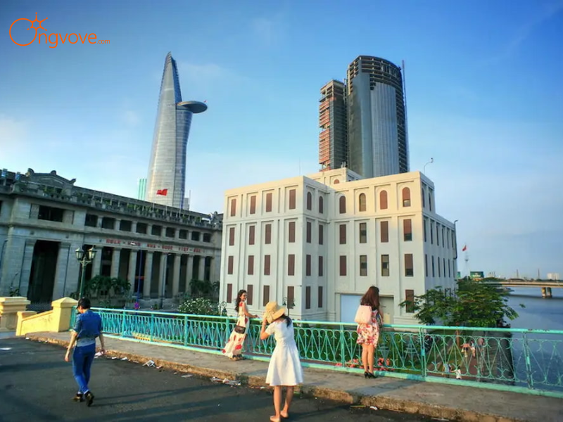 Tiêu Chí Lựa Chọn Hướng Dẫn Viên "Chuẩn" Cho Tour Cầu Mống TPHCM