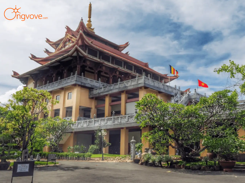 Các Loại Hình Thuê Hướng dẫn viên tại Chùa Huệ Nghiêm TPHCM