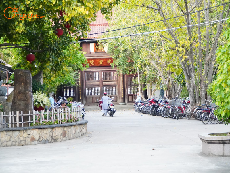 Thuê Hướng dẫn viên tại Chùa Huệ Nghiêm TPHCM Trên Nền Tảng Ong Vò Vẽ Travel