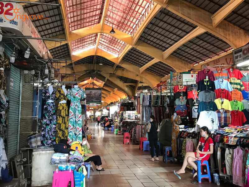 Những Tiêu Chí Cần Lưu Ý Khi Thuê Hướng dẫn viên tại Chợ Bến Thành (mua sắm và ẩm thực) TPHCM