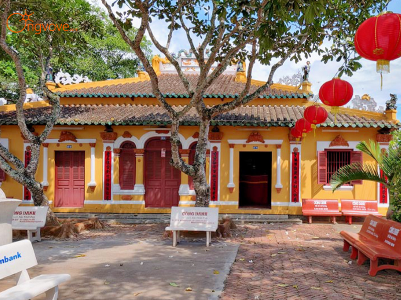 Những Tiêu Chí Cần Lưu Ý Khi Thuê Hướng dẫn viên tại Đình Bình Hòa TPHCM