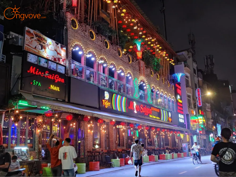 Những Tiêu Chí Cần Lưu Ý Khi Thuê Hướng dẫn viên tại Phố Tây Bùi Viện TPHCM