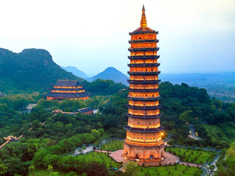 Tại Sao Nên Chọn Tour Tam Chúc - Chùa Bái Đính 1 Ngày Của Ong Vò Vẽ Travel?