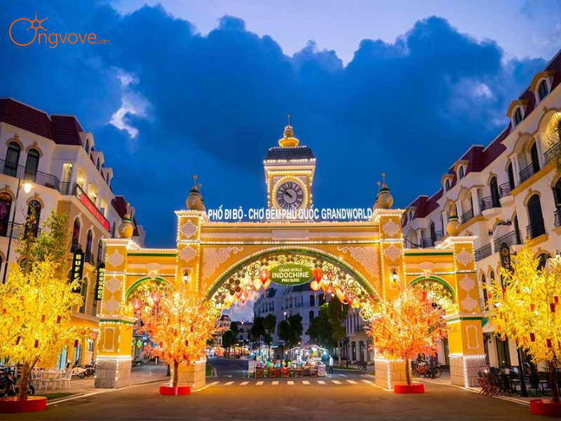 Buổi Tối: Tinh hoa ẩm thực đường phố