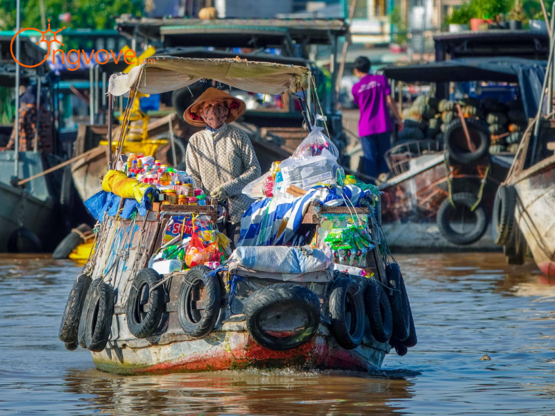 Ngày 1: Hồn Cốt Chợ Nổi & Nét Cổ Kính Tây Đô