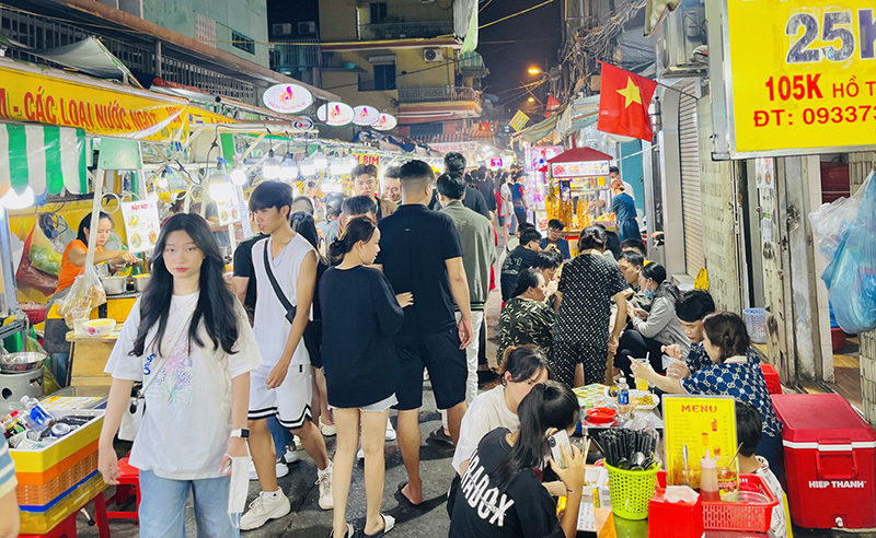 "Phá đảo" chợ ẩm thực Hồ Thị Kỷ