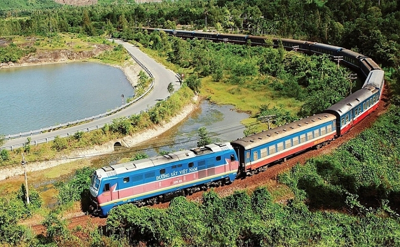 Đi tàu hỏa Thống Nhất từ Hà Nội vào Thành phố Hồ Chí Minh mất bao nhiêu tiếng và trải nghiệm có gì đặc biệt?