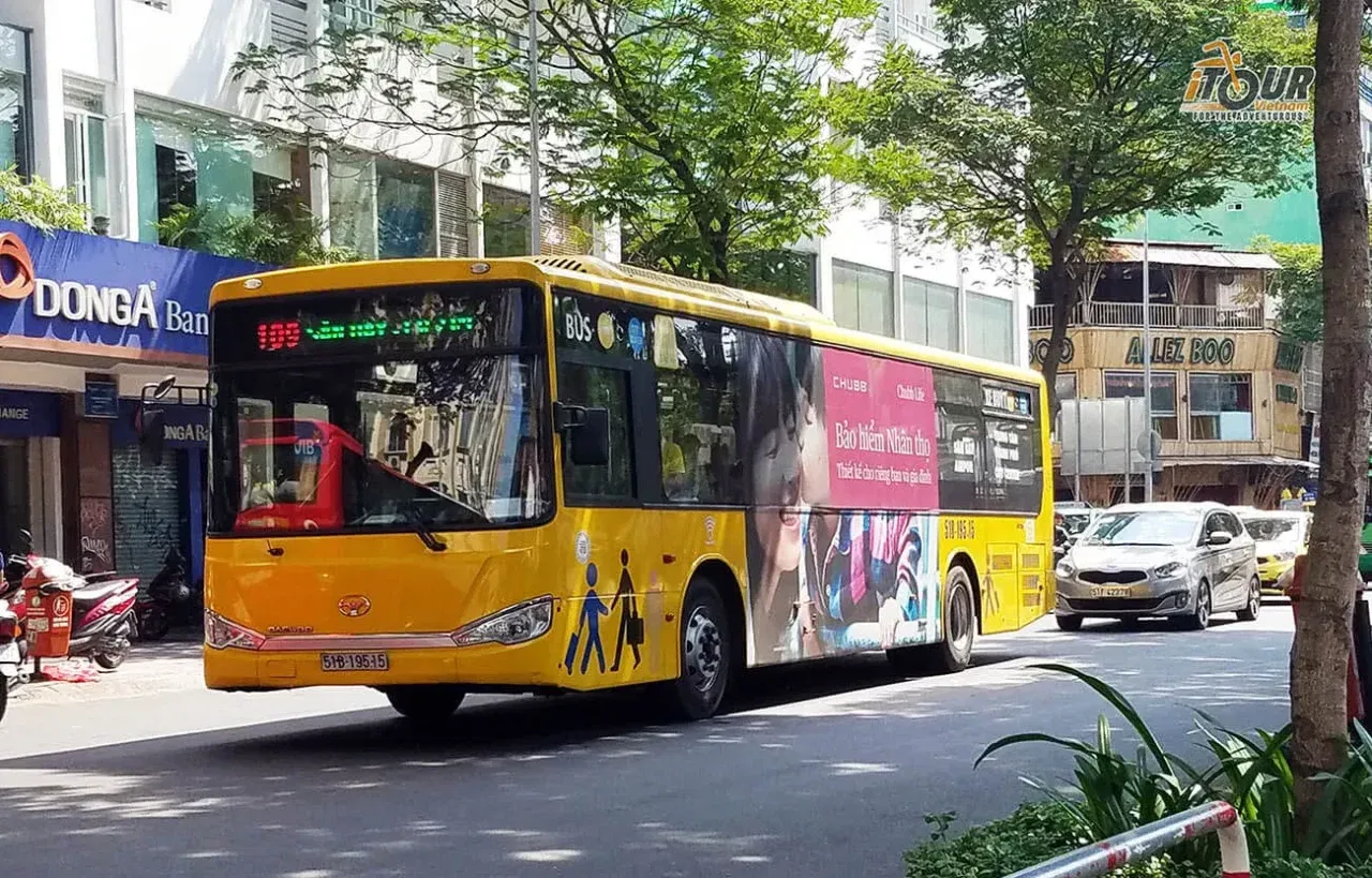 Từ Sân bay Tân Sơn Nhất, có những phương tiện nào để về trung tâm thành phố?