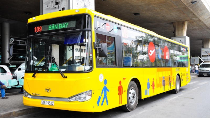 Xe buýt số 109 và 152 từ sân bay có tiện lợi cho du khách mang nhiều hành lý không?