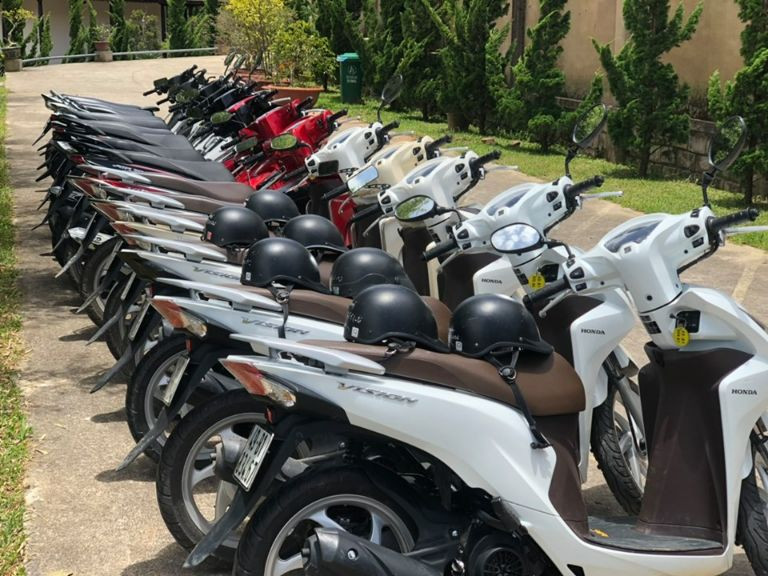 Bạn có thể gợi ý một vài địa chỉ cho thuê xe máy uy tín ở khu vực Quận 1 hoặc Quận 3 không?