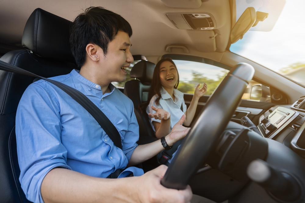 Có nên thuê ô tô tự lái để khám phá Thành phố Hồ Chí Minh không? Tại sao?