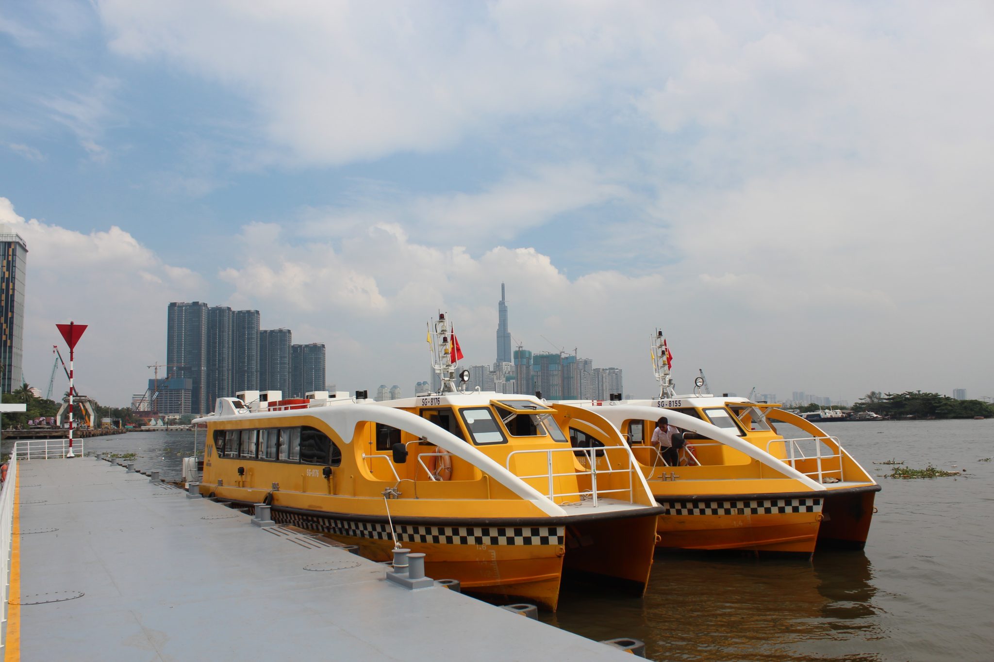 Trải nghiệm đi buýt sông (water bus) ở Sài Gòn có thú vị không? Lộ trình và giá vé như thế nào?