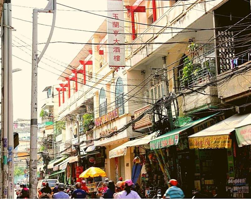Ở khu Chợ Lớn (Quận 5, Quận 6) có những khách sạn nào mang đậm phong cách kiến trúc Trung Hoa không?