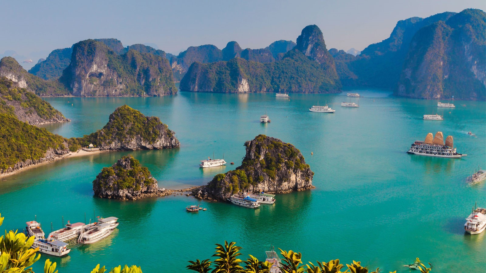 Vịnh Hạ Long – Tuyệt tác thiên nhiên giữa lòng Quảng Ninh