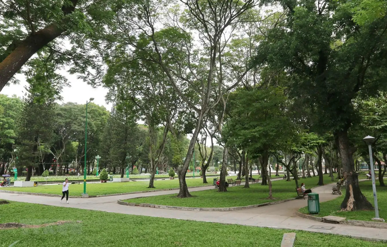Có công viên nào ở trung tâm thành phố phù hợp để đi dạo, tập thể dục buổi sáng không? (Công viên Tao Đàn, 30/4...)