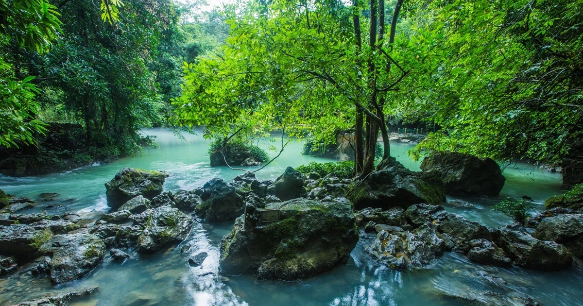Suối Lê Nin-Cao Bằng