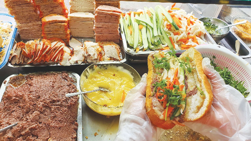Bánh mì Sài Gòn ngon nhất bán ở đâu? (ví dụ: Bánh mì Huỳnh Hoa, Bánh mì Bảy Hổ)