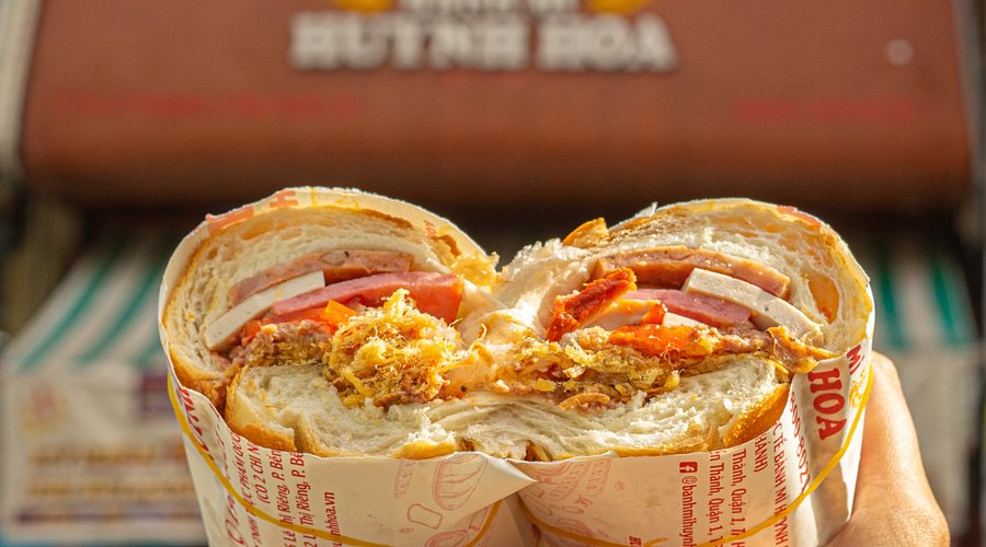 So sánh Bánh mì Huỳnh Hoa và các loại bánh mì khác? Tại sao nó lại đắt hơn?