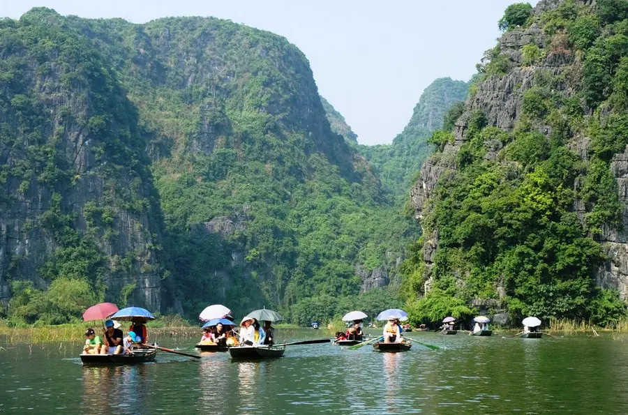 Khám Phá Tam Cốc – “Vịnh Hạ Long Trên Cạn” Ở Ninh Bình