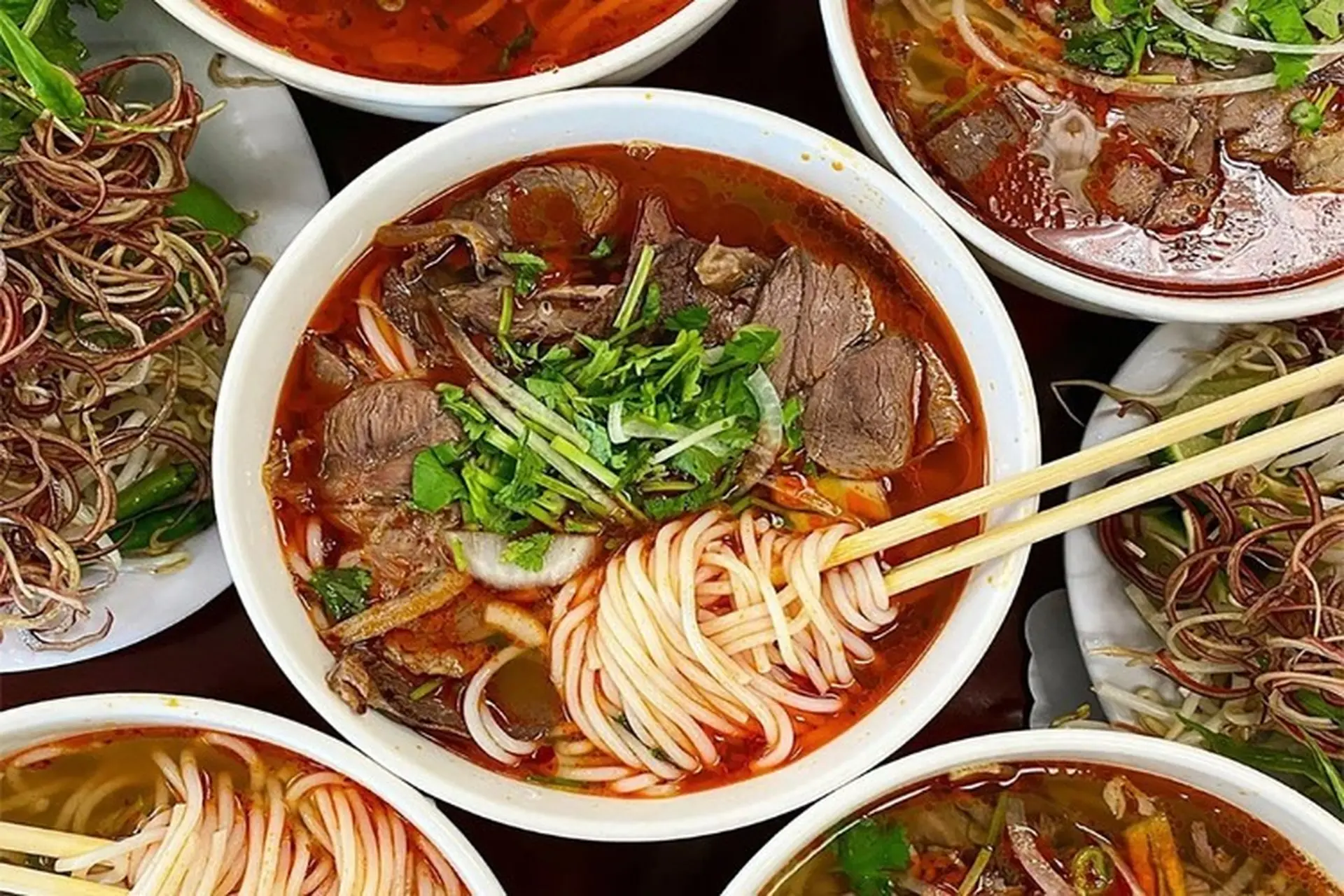 🍜 Bún bò Huế ở Sài Gòn có chuẩn vị không?