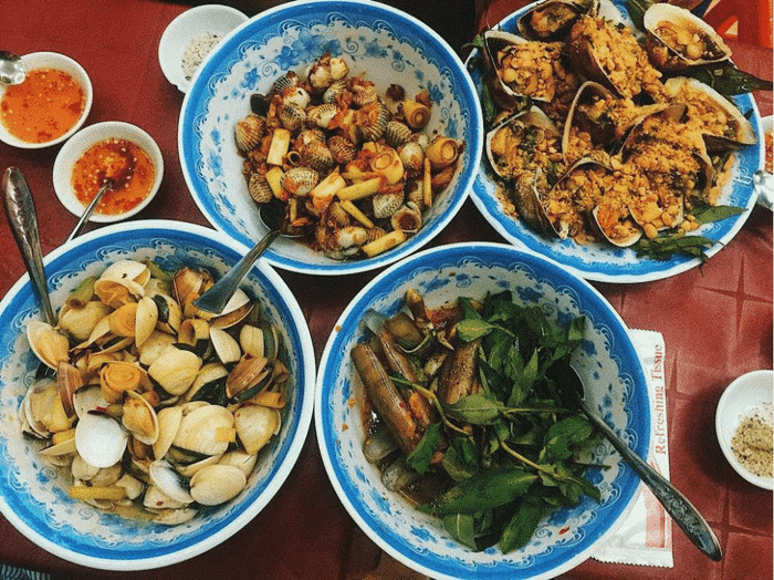 Phố ẩm thực Vĩnh Khánh (Quận 4) chuyên về món gì?
