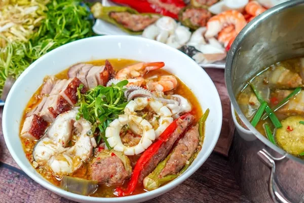 "Bún mắm" có mùi nặng không và người mới ăn lần đầu có nên thử?