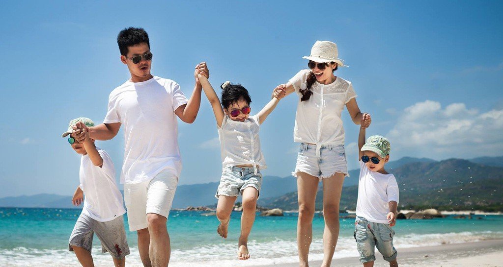 Tour riêng cho một gia đình 4 người có đắt hơn nhiều so với tour ghép không?