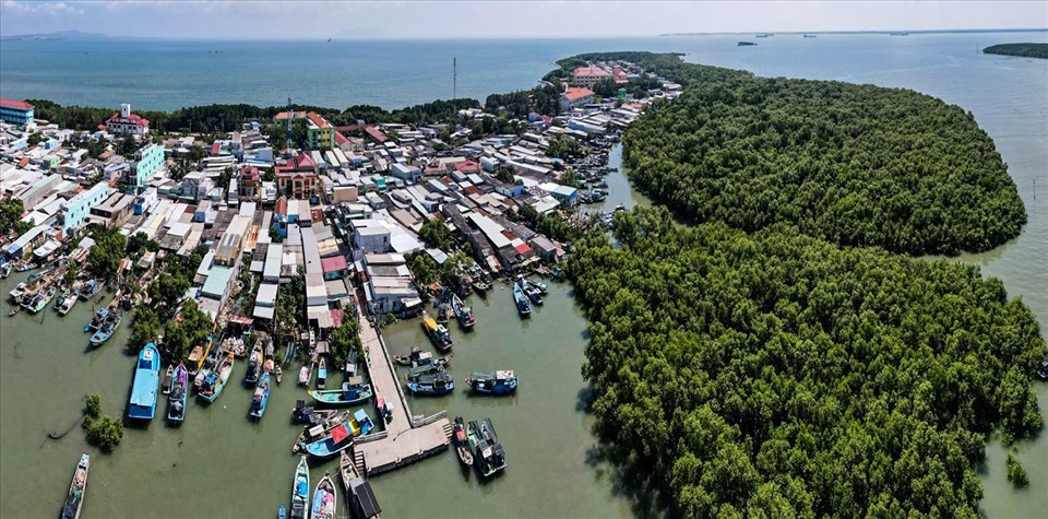 Lịch trình 3 ngày 2 đêm nên phân bổ tham quan nội thành và ngoại thành (Củ Chi/Cần Giờ) như thế nào?