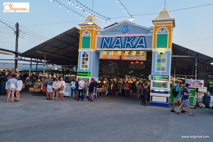 Chợ Naka