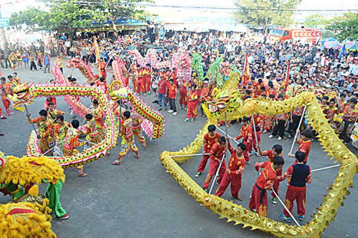Hoạt động truyền thống trong Lễ hội Dinh Cô Long Hải