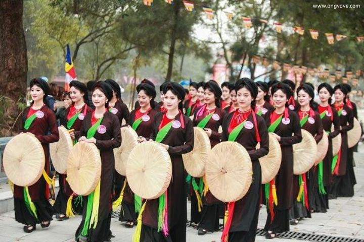 Trang phục truyền thống và phụ kiện trong Hội Lim Bắc Ninh