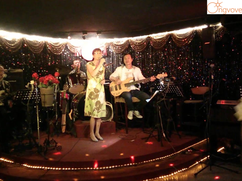 Đội ngũ ca sĩ biểu diễn tại Phòng trà Nam Quang Sài Gòn