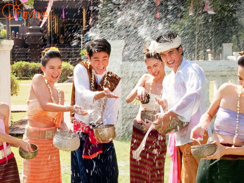Lễ té nước Songkran nhân dịp năm mới tại Thái là gì