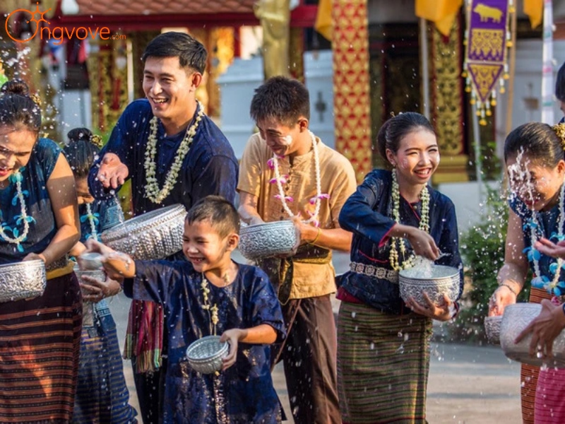 Ý nghĩa của lễ té nước Songkran nhân dịp năm mới tại Thái