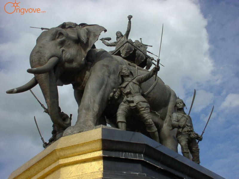 Queen Sri Suriyothai Memorial Ayutthaya Thái Lan