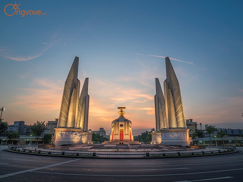 Democracy Monument