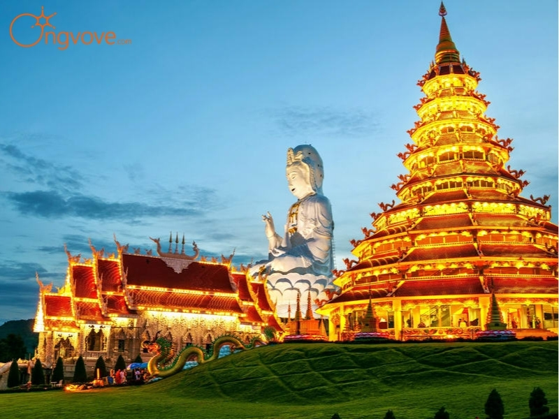 Cuộc sống sôi động về đêm ở thành phố Chiang Rai Thái Lan