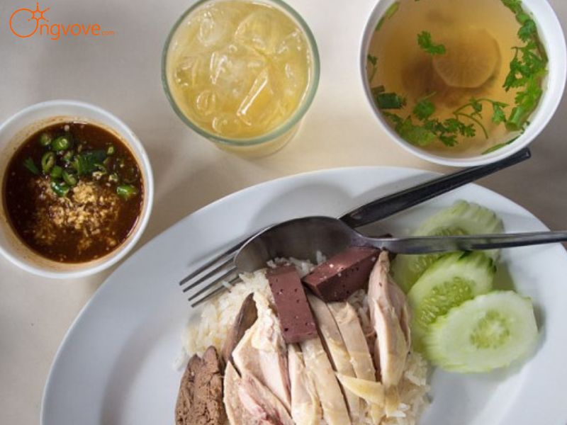 Pha chế nước sốt Khao Mok Gai đậm đà hương vị