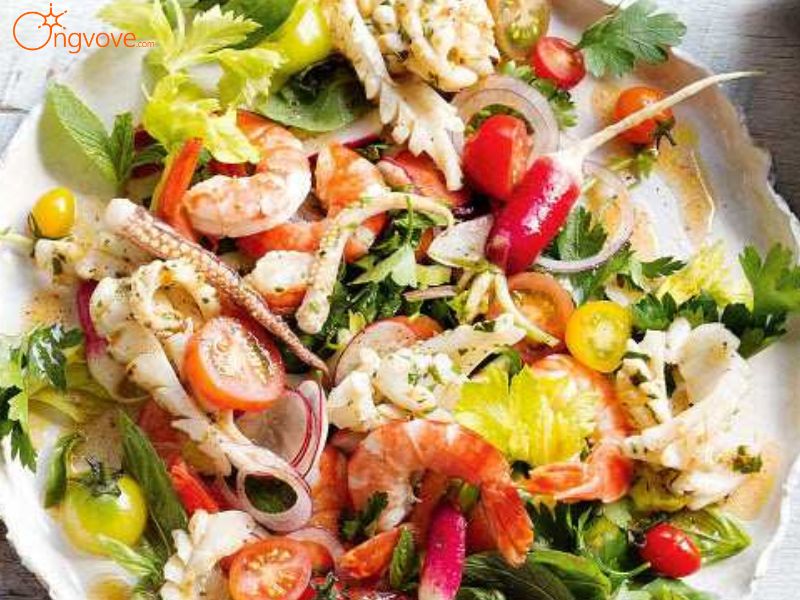 Bí quyết bảo quản salad hải sản cay để giữ được độ tươi ngon