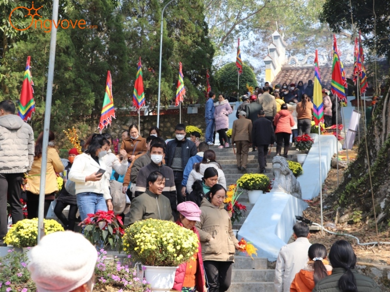 Hành trình du lịch đến Đền Kỳ Sầm