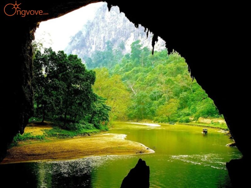 Động Puông nằm ở đâu?