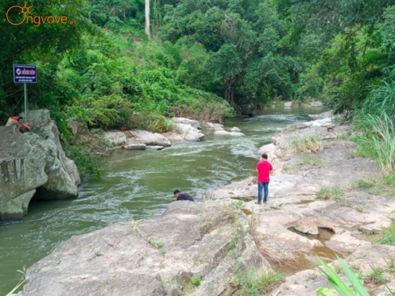 Thác Rọom mùa thu - Kỳ diệu và Huyền bí
