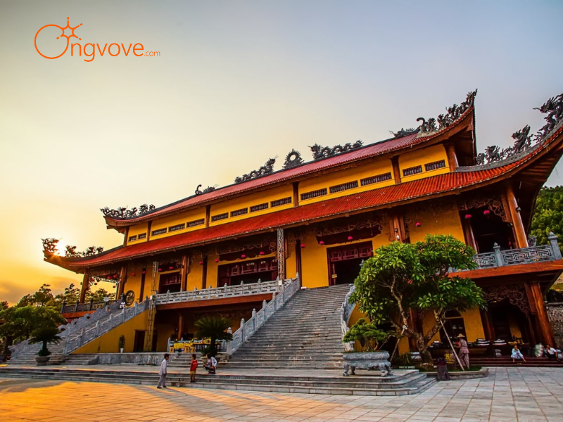 Ong Vò Vẽ Travel Chuyên Cung Cấp Thông Tin Tour, Địa Điểm Du Lịch Tại Chùa Ba Vàng Quảng Ninh Tự Túc