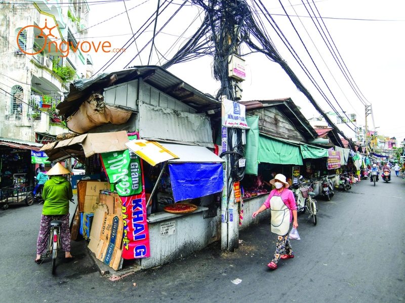 Chợ Phú Nhuận Bán Gì?