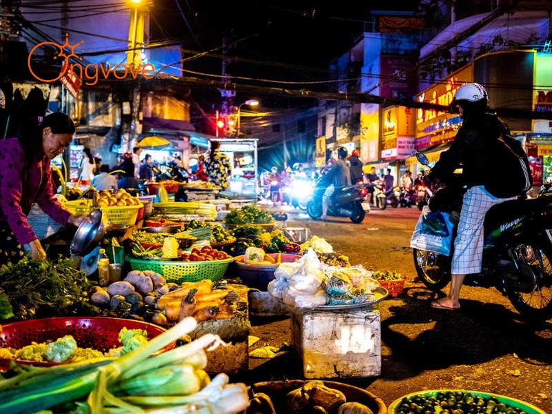 Bên trong Chợ Bà Chiểu có bày bán những mặt hàng gì?