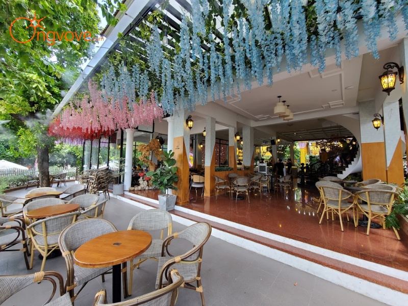 King Koi Coffee Bình Tân có gì đẹp?